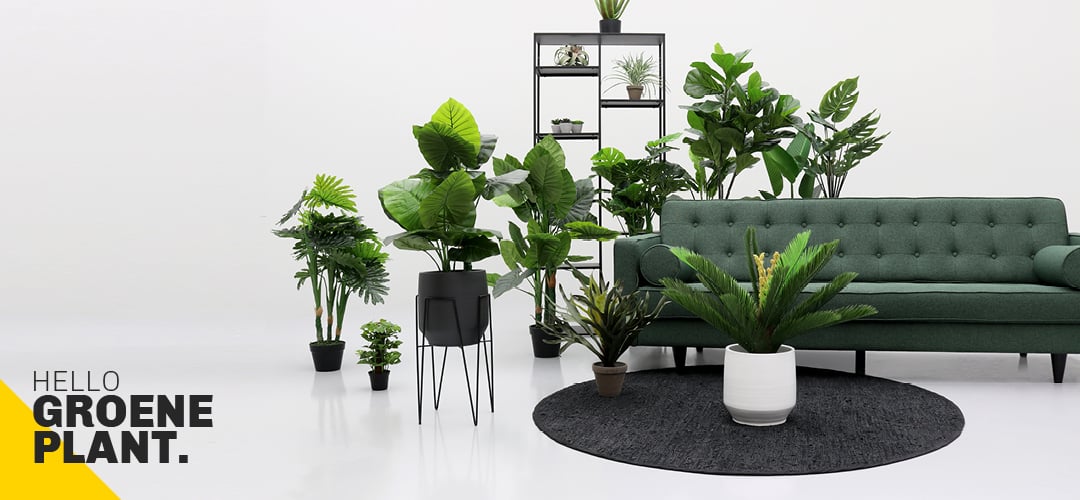 Planten in plantenstandaard #kamerplanten #kunstplanten #bloempot #trend #interieur #inspiratie