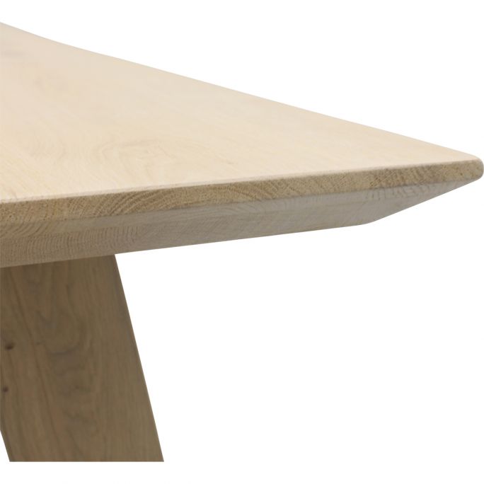Eettafel Conroe met eiken poot schuin