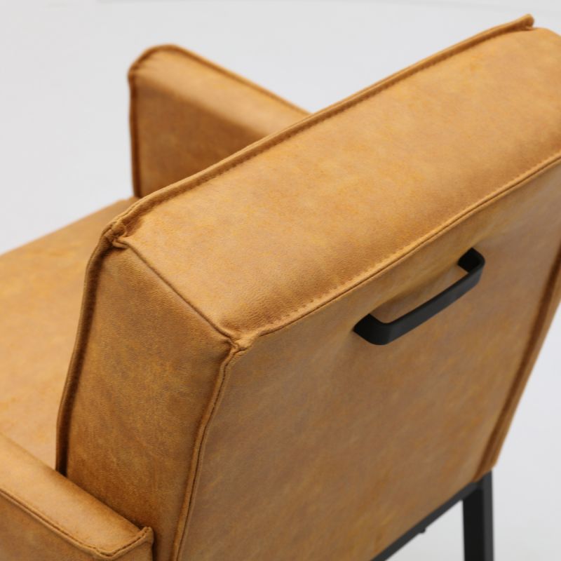 Eetkamerstoel Kenzo met gestoffeerde armleuning