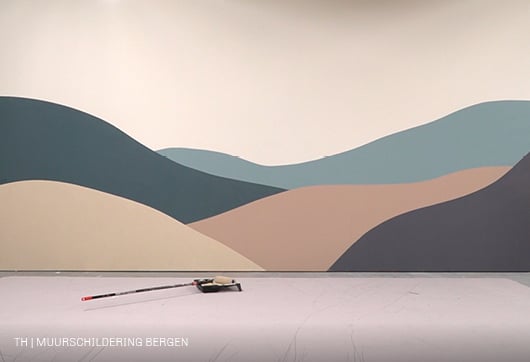 Je kunt deze muurschildering maken in allerlei kleuren muurverf.