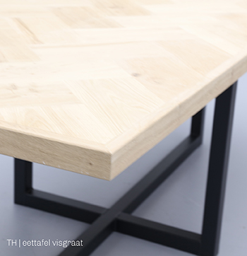 eettafel met visgraat tafelblad bij Trendhopper